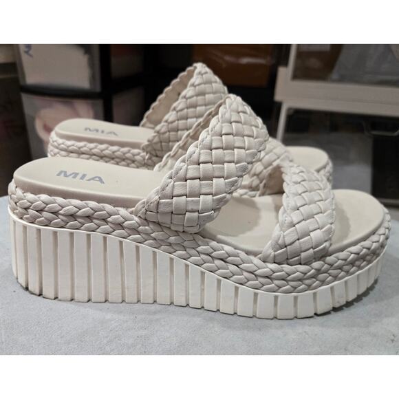 Mia "Yoshi" Ecru Color 2 Braided Strap Wedge 2.4 Inch Heels Size 9 - Picture 2 of 4